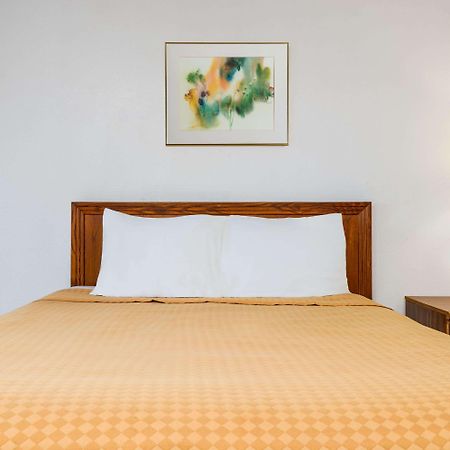 Days Inn By Wyndham Mt. Sterling Маунт Стърлинг Екстериор снимка