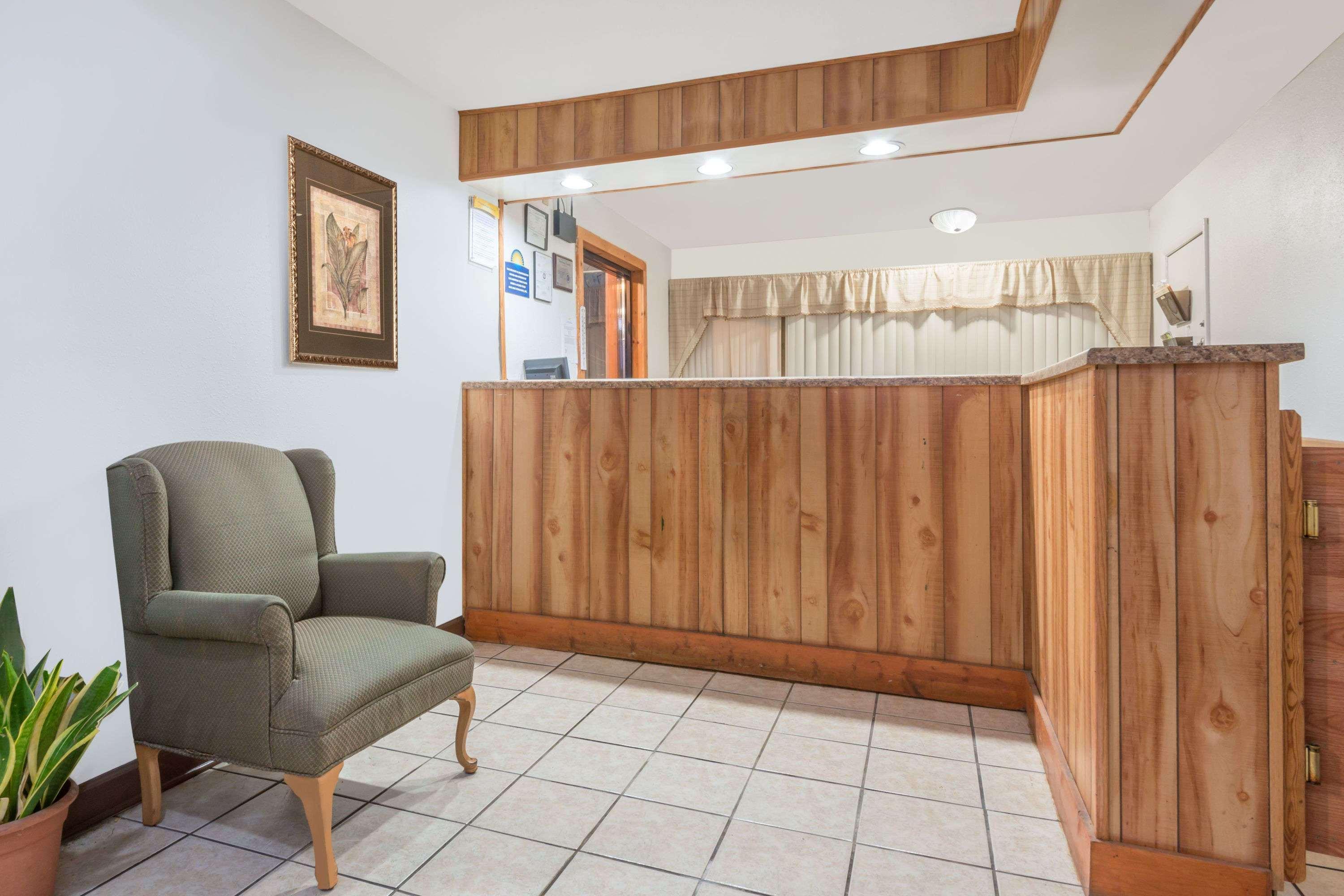 Days Inn By Wyndham Mt. Sterling Маунт Стърлинг Екстериор снимка