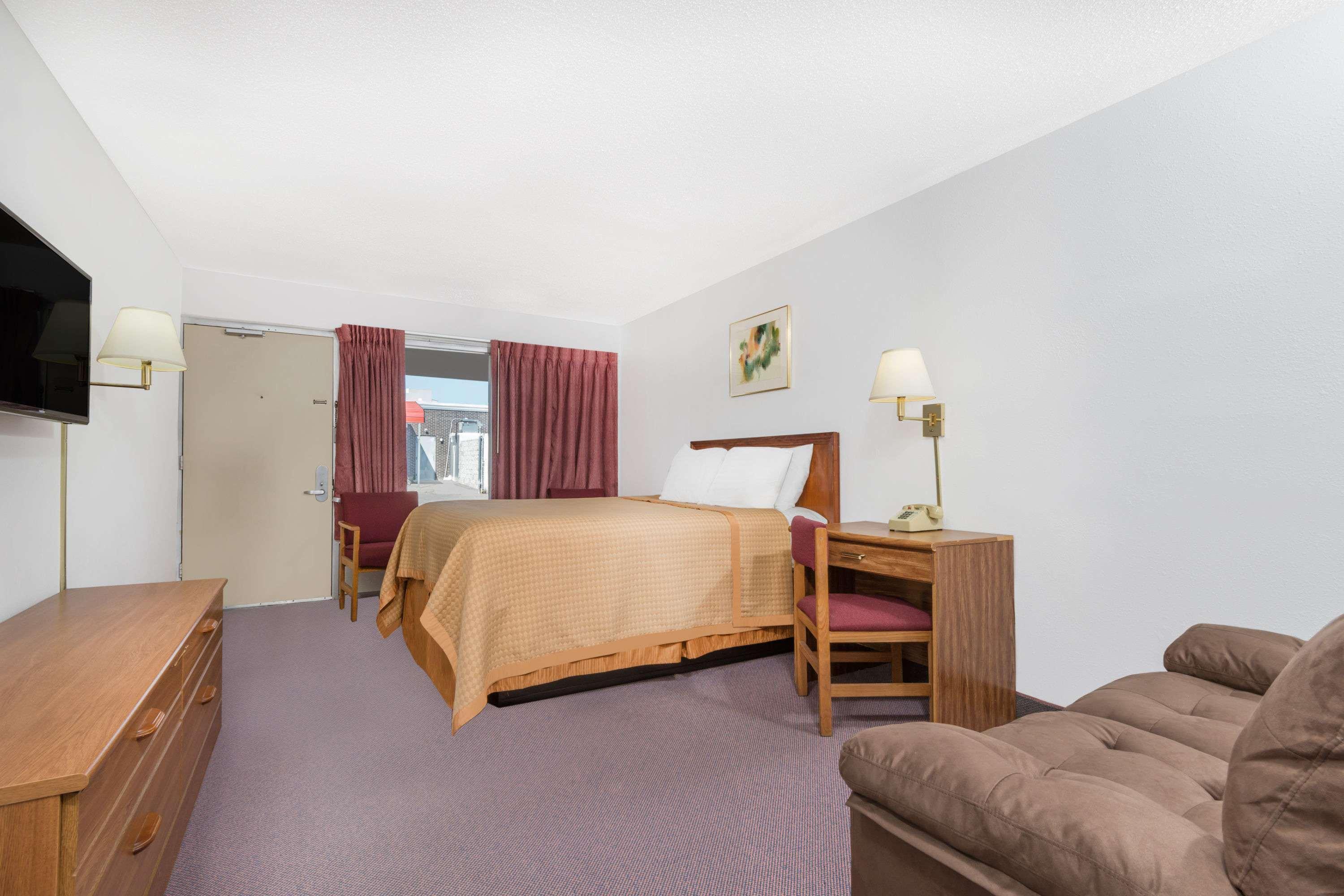 Days Inn By Wyndham Mt. Sterling Маунт Стърлинг Екстериор снимка