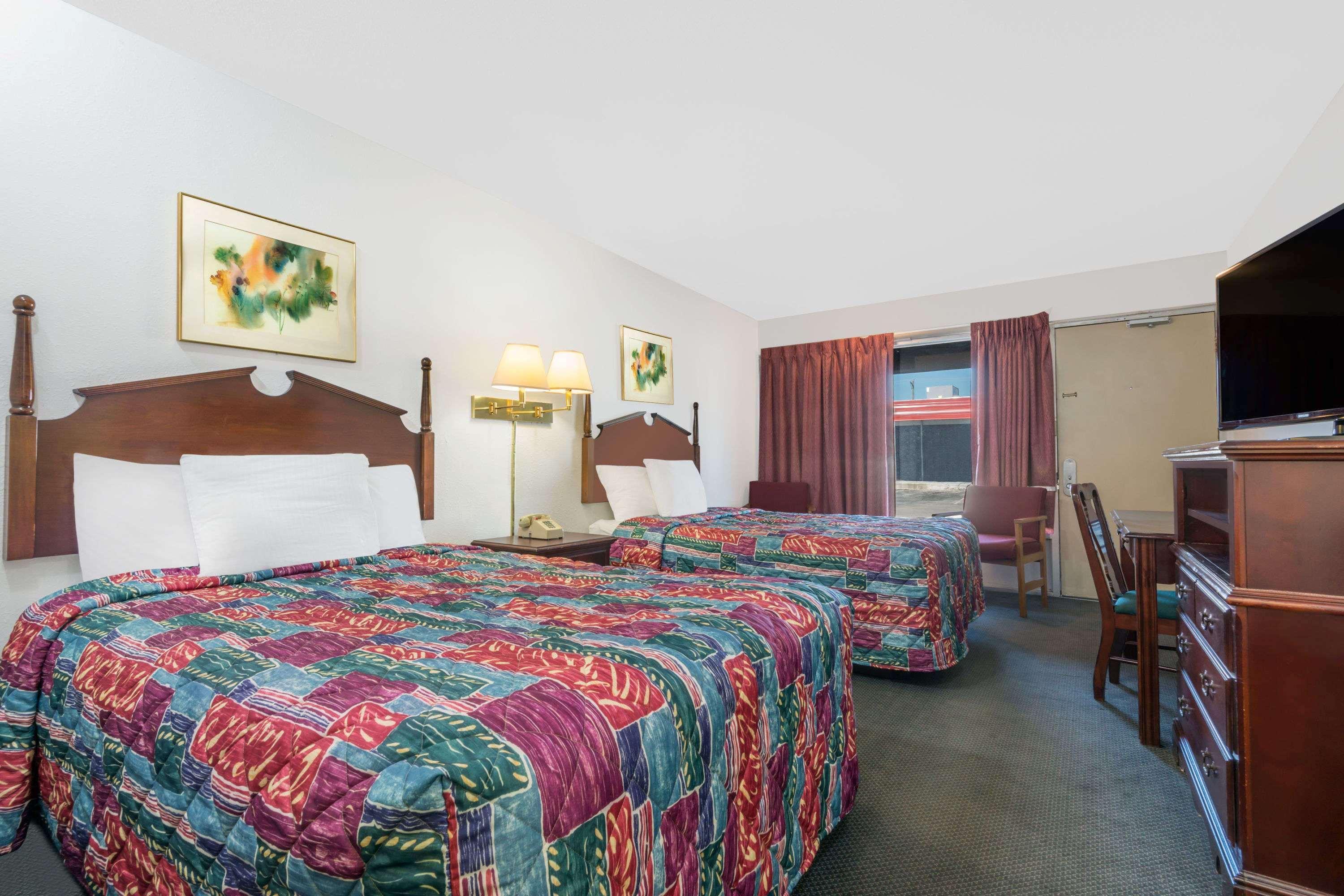 Days Inn By Wyndham Mt. Sterling Маунт Стърлинг Екстериор снимка